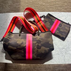 Haute Shore ShowOff women’s cross-body bag and wristlet. Removable strap.